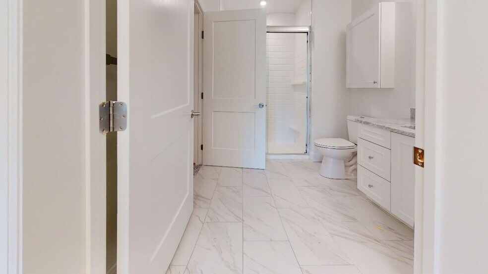 Building Photo - 204 Sherman Rd