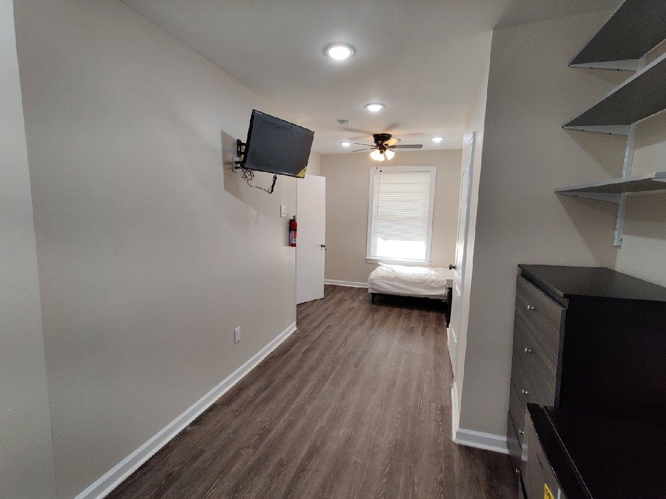 Building Photo - 5535 Crowson St