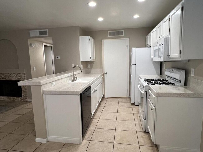 Building Photo - 7570 W Flamingo Rd