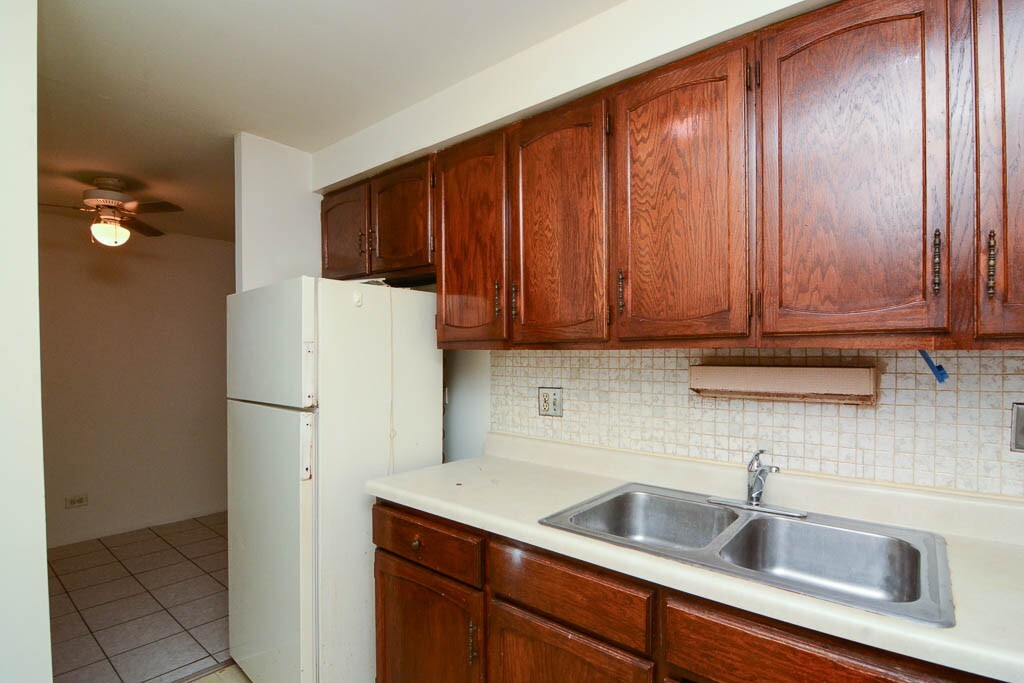 Building Photo - 3825 N Pine Grove Ave