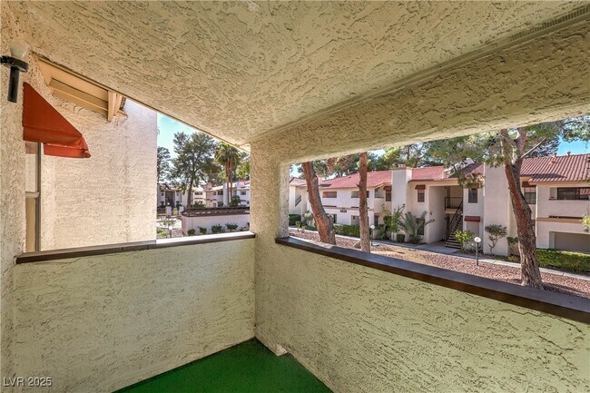 Building Photo - 6647 W Tropicana Ave