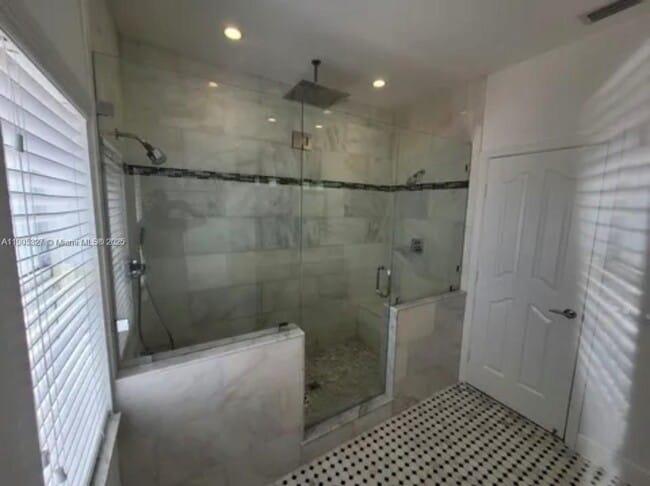 Building Photo - 1150 SW 154th Ave