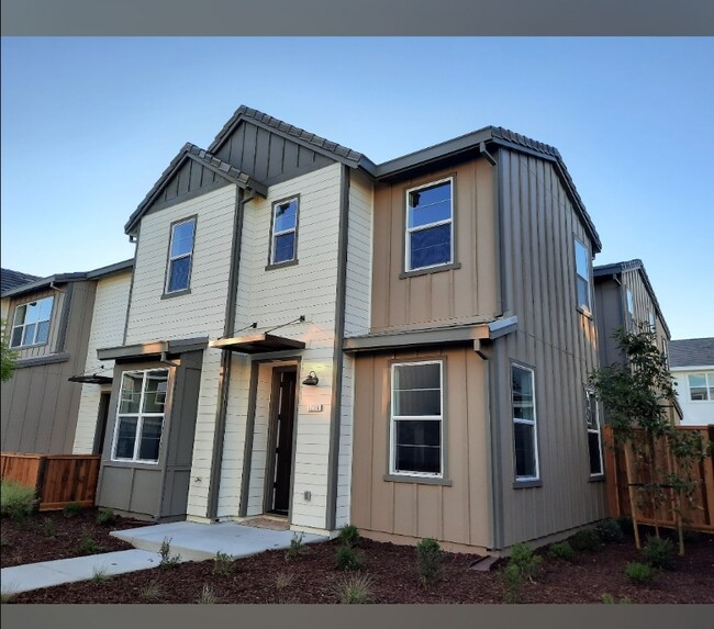 Building Photo - 1256 Canopy Ln