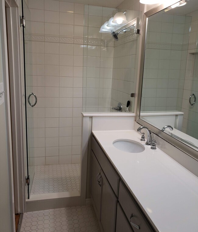 Building Photo - 10535 Lakemere Dr