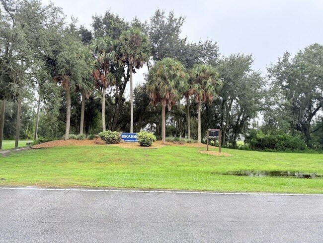 Building Photo - 220 Ellsworth Dr
