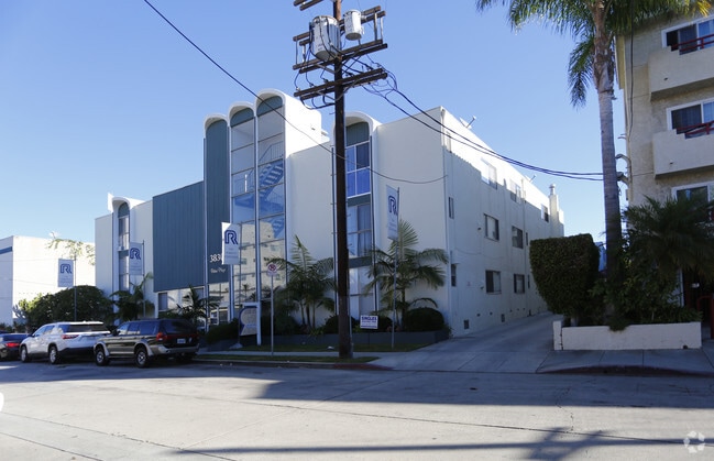 Building - 3830 Vinton Ave