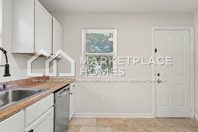 Building Photo - 2110 Dellwood Pl