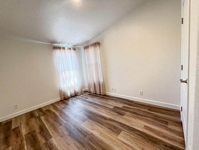 Building Photo - HOUSE - CORNVILLE - OAK CREEK VALLEY