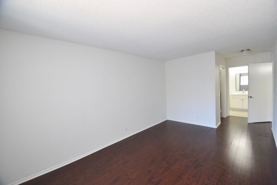 Building Photo - 11255 Huston St
