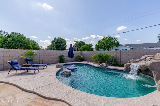 Building Photo - 6924 E Mariposa Dr