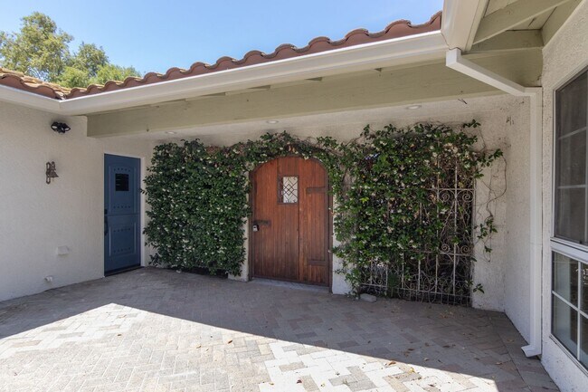 Building Photo - Beautiful First Neighborhood home!