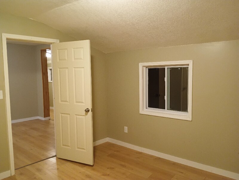 Building Photo - 821 W Cherry St