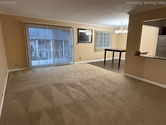 Building Photo - 6109 Orchard Lake Rd