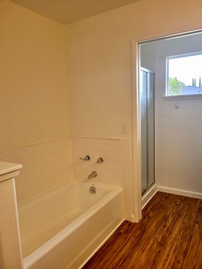 Building Photo - For Rent | 4 Bedroom, 3 Bathroom house with 2 Car Garage