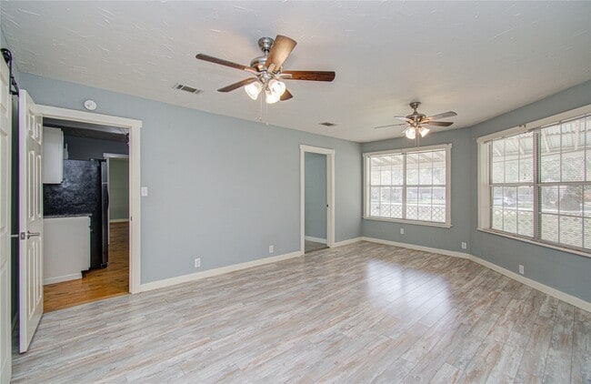 Building Photo - 15510 Cypress Garden Dr