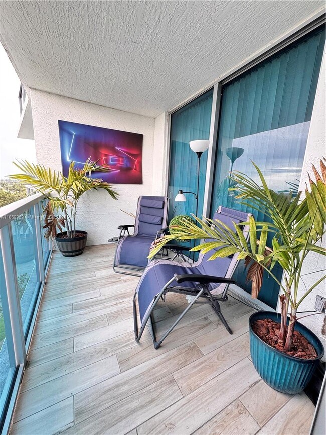 Building Photo - 2641 N Flamingo Rd