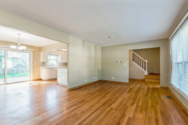Building Photo - 920 Chaucer Way