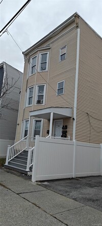 Building Photo - 104 Winnikee Ave