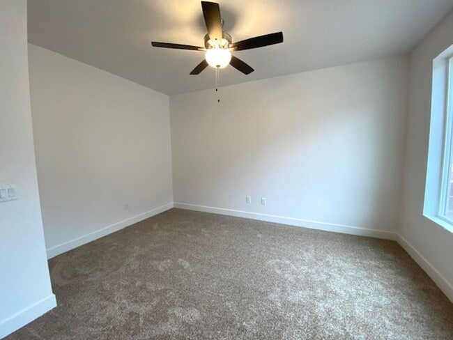 Building Photo - 438 N Stone Mountain Dr