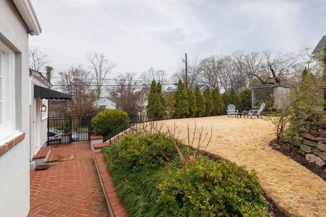 Building Photo - Timeless 3/2 in the Heart of Midtown by Piedmont Park!