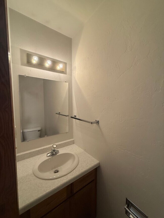 Building Photo - 600-602 Mollies Way
