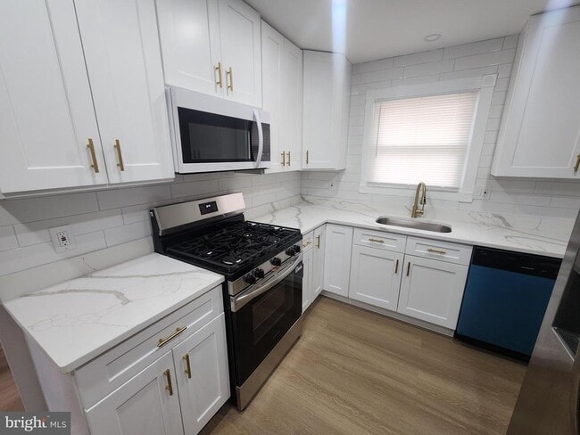 Building Photo - 1025 Kingsbury Rd