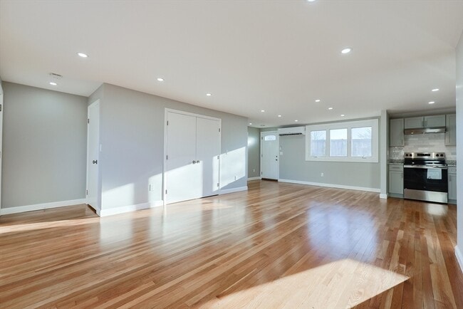 Building Photo - 20 Festa Rd