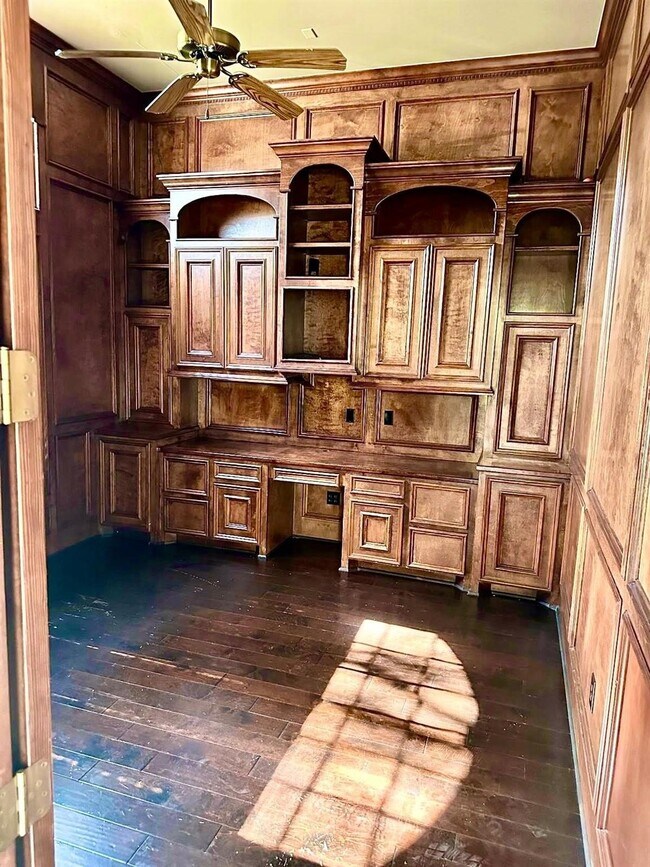 Building Photo - 38 Hillock Woods