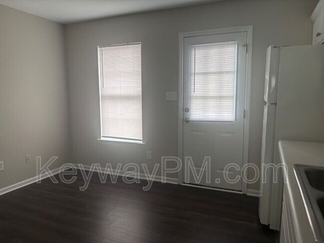 Building Photo - 103 Ginkgo Ln