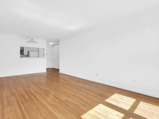 Building Photo - 35-20 Leverich St