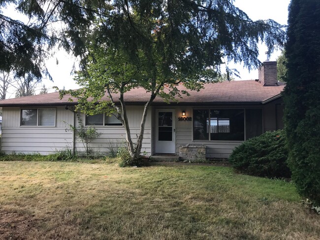 Building Photo - COZY 3- BEDROOM RAMBLER