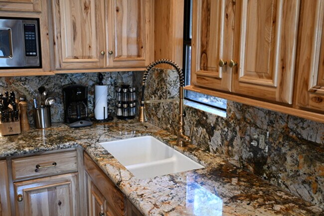 Building Photo - 8033 Larkspur Ln