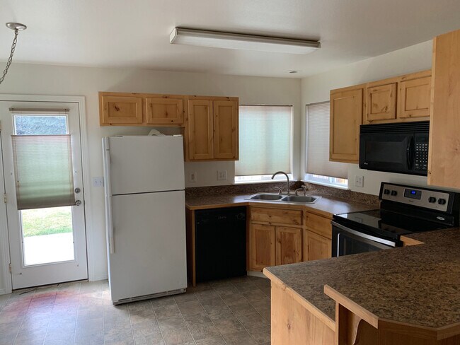 Building Photo - Cute centrally located home
