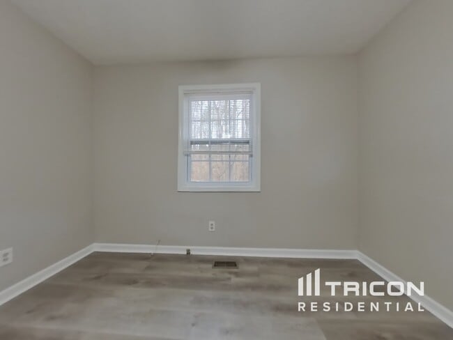 Building Photo - 305 Denae Ct