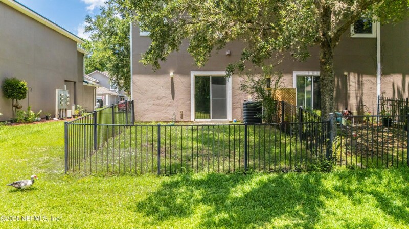 Building Photo - 230 Scrub Jay Dr
