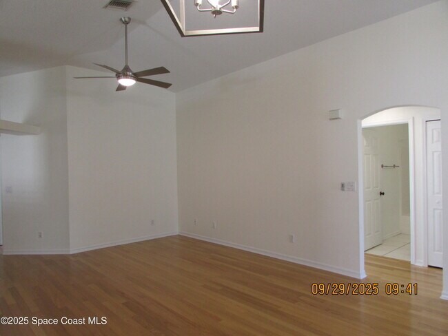Building Photo - 2070 Tiburon Ln