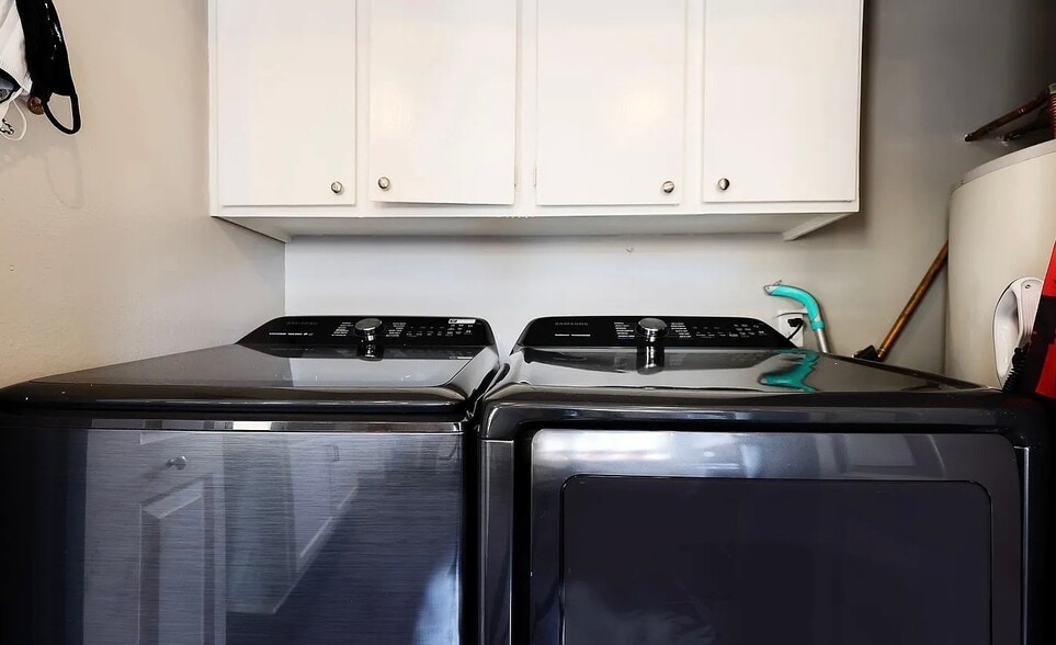 full size washer and dryer - 2936 E Clarendon Ave
