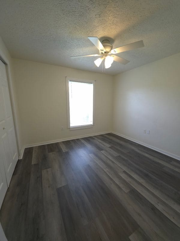 Building Photo - 901 Colonial Ave SE