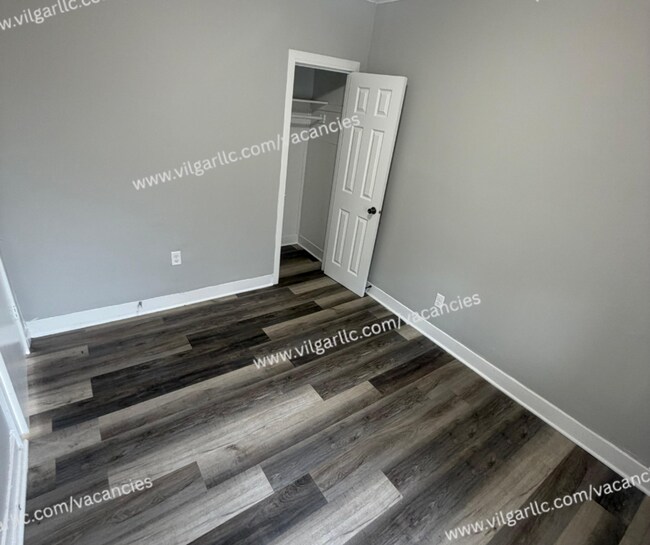 Building Photo - FOR RENT — SPACIOUS 3 BED / 1 BATH HOME