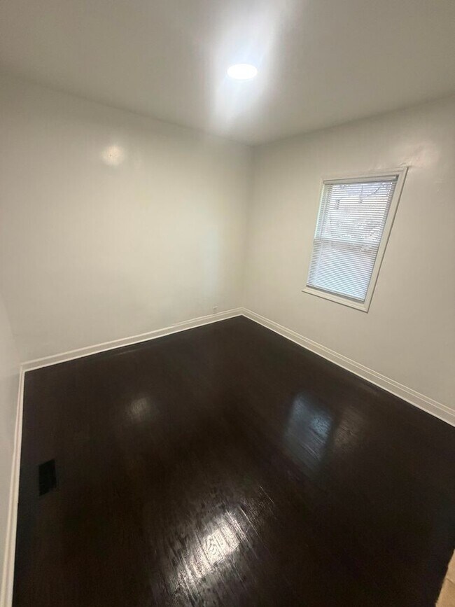 Building Photo - Newly Renovated 3 Bedroom • 1 Bathroom Home