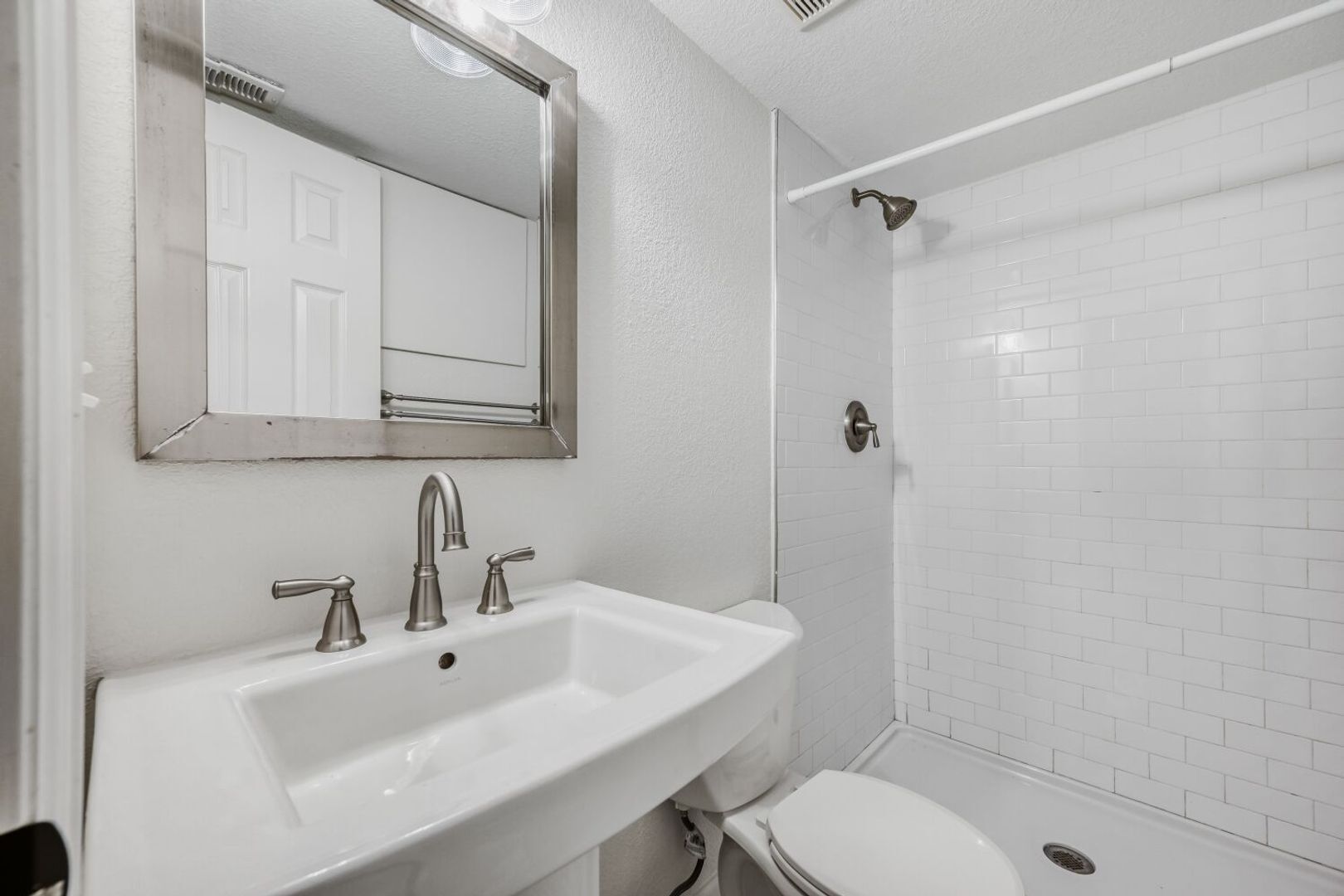 Building Photo - 4585 Martin Dr