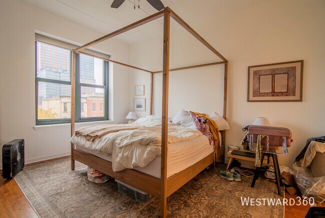 Building Photo - 1301 W Washington-401