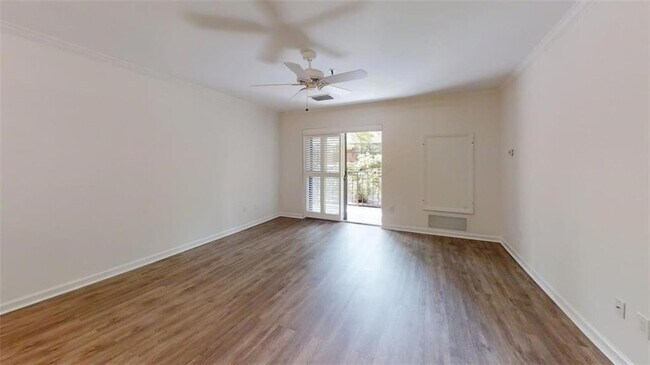 Building Photo - 300 Johnson Ferry Rd