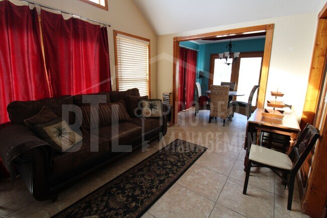 Building Photo - 4-bedroom, 3.5-bath home in Kirbyville, MO.