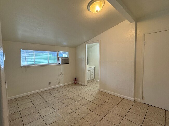 Building Photo - One Bed, One Bath Upstairs Apartment in Ce...