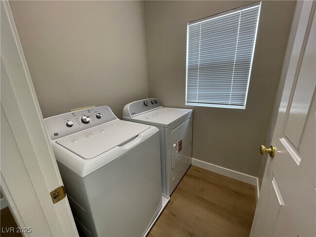 Building Photo - 8463 Antique Cameo Ave