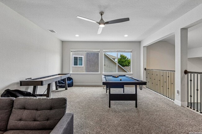 Building Photo - 1136 Aidenbaum