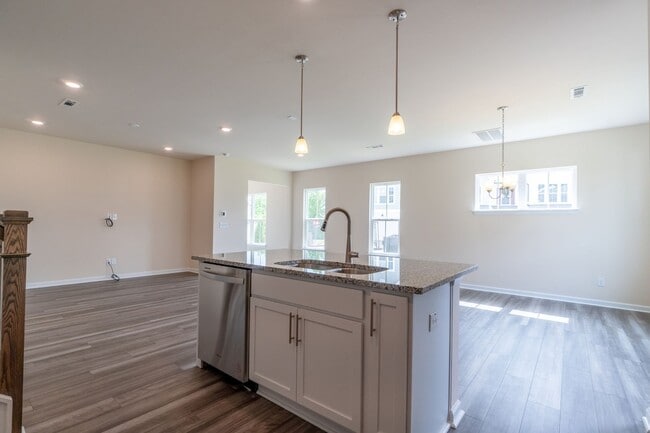 Building Photo - Comfortable home in a great area!