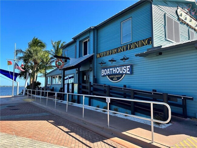 Building Photo - 173 NE Portside Dr