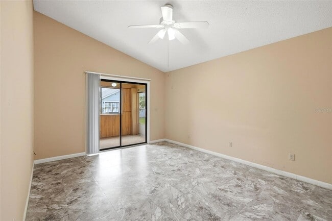 Building Photo - 754 Summerland Dr